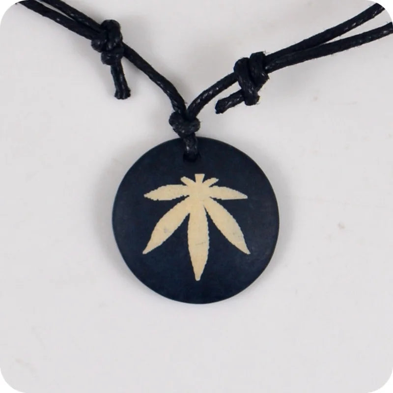 Leaf Jamaica weed Rasta Reggae Punk Hiphop bone resin Carving Pendant Necklace Amulet Lucky Gift Tribal Totem Fashion Jewelry