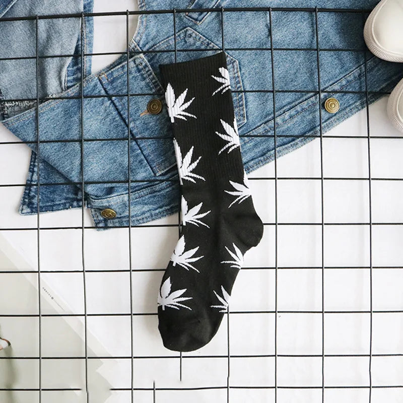 Man Fashion comfortable high quality cotton socks leaf maple leaves casual long paragraph hemp weed boat socks spring and autumn